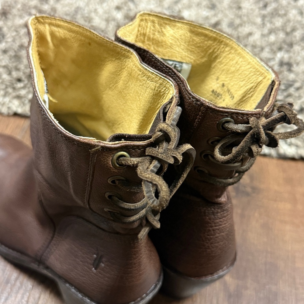 FRYE Carmen Elegant Brown Leather Heeled Boots Size 8 Women - Picture 6 of 16